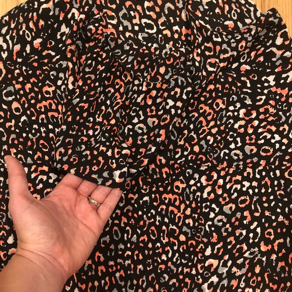 Woman’s Ruffle Tank Top (L) - Picture 2 of 3